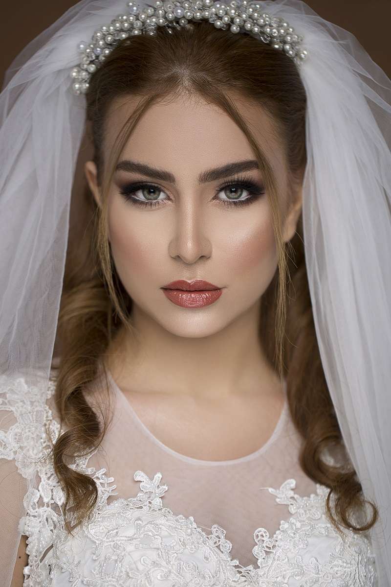 blond-model-wedding-dress-bridal-makeup