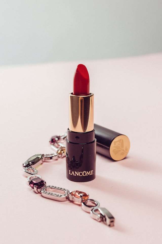 Glam Look Lancome red lipstick