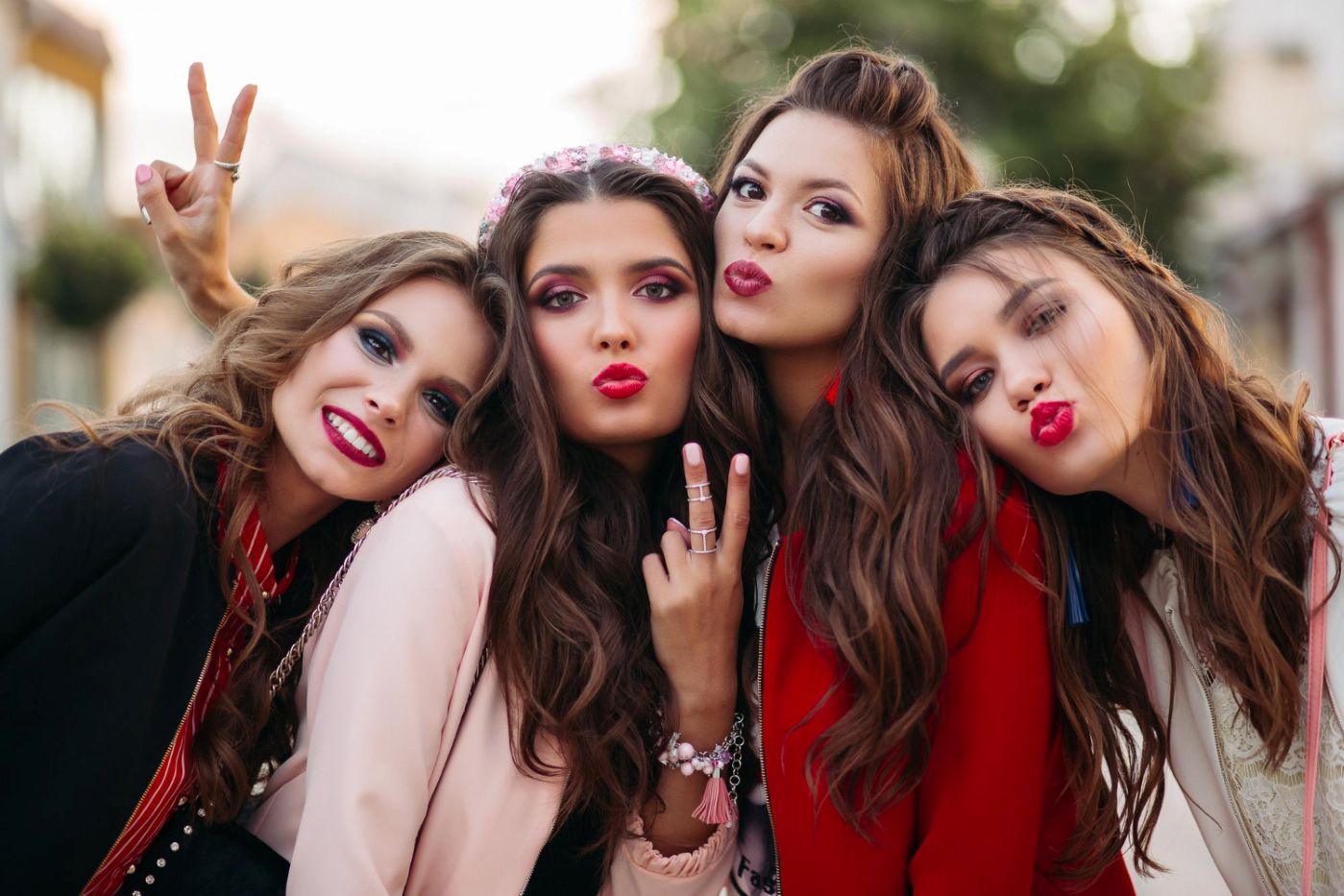 Greek Makeup Trends 2025: 5 Τάσεις Μακιγιάζ που Λατρεύουν οι Ελληνίδες